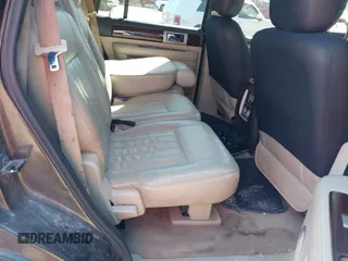 2006 Lincoln Navigator Luxury with VIN 5LMFU27596LJ14686, listed as a IAAI auction lot 41630251 with 243,245 mi miles. Bid and sale history available at carsss.com. Image 8.