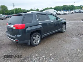 2013 GMC Terrain SLT z VIN 2GKFLXE34D6357969, wystawiony jako IAAI lot #42628061 z przebiegiem 171 704 mil mil oraz . Historia ofert i sprzedaży dostępna na DreamBid. Obrazek 4.
