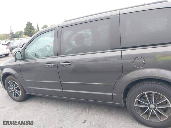 2017 Dodge Grand Caravan GT with VIN 2C4RDGEG5HR761229, listed as a IAAI auction lot 42029422 with 211,600 mi miles. Bid and sale history available at carsss.com. Image 14.