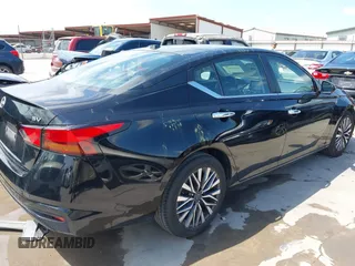 2023 Nissan Altima SV z VIN 1N4BL4DV2PN348799, wystawiony jako IAAI lot #42361675 z przebiegiem 54 285 mil mil oraz . Historia ofert i sprzedaży dostępna na DreamBid. Obrazek 4.