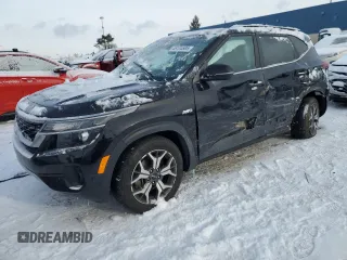 2023 Kia Seltos EX z VIN KNDERCAA6P7415281, wystawiony jako Copart lot #46104685 z przebiegiem 22 225 mil mil oraz Szkoda całkowita • Salvage title. Historia ofert i sprzedaży dostępna na DreamBid. Obrazek 1.