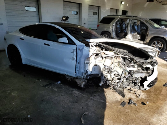 2022 Tesla Model S Plaid with VIN 5YJSA1E68NF460377, listed as a Copart auction lot 42118195 with 24,222 mi miles and Salvage Title. Bid and sale history available at carsss.com. Image 4.