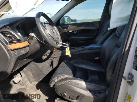 2016 Volvo XC90 T6 Inscription with VIN YV4A22PL6G1052695, listed as a Copart auction lot 82426454 with 0 mi miles and Salvage Title. Bid and sale history available at carsss.com. Image 7.