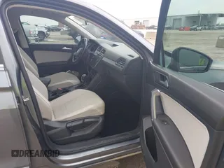 2018 Volkswagen Tiguan SEL with VIN 3VV3B7AX3JM000585, listed as a IAAI auction lot 41905836 with 99,114 mi miles and . Bid and sale history available at DreamBid. Image 5.