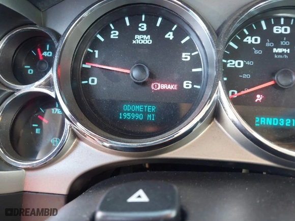 2008 Chevrolet Silverado 1500 LT w/1LT with VIN 2GCEK13J081286555, listed as a IAAI auction lot 42001279 with 195,990 mi miles. Bid and sale history available at carsss.com. Image 7.