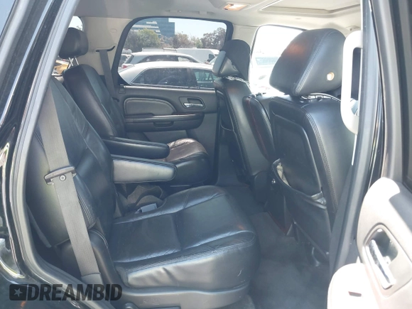 2007 Cadillac Escalade z VIN 1GYFK63887R127376, wystawiony jako IAAI lot #41996452 z przebiegiem 165 849 mil mil oraz . Historia ofert i sprzedaży dostępna na DreamBid. Obrazek 8.