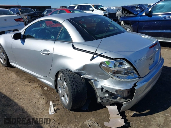 2005 Mercedes-Benz SLK 230/320 z VIN WDBWK56FX5F052512, wystawiony jako IAAI lot #41685458 z przebiegiem 46 186 mil mil oraz . Historia ofert i sprzedaży dostępna na DreamBid. Obrazek 6.