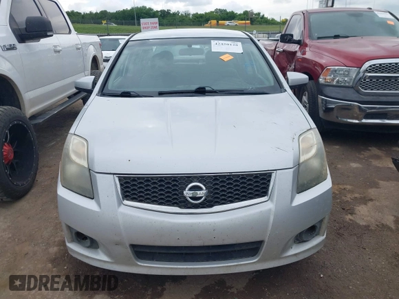 2010 Nissan Sentra S z VIN 3N1AB6AP1AL695996, wystawiony jako IAAI lot #42450128 z przebiegiem 199 606 mil mil oraz . Historia ofert i sprzedaży dostępna na DreamBid. Obrazek 12.