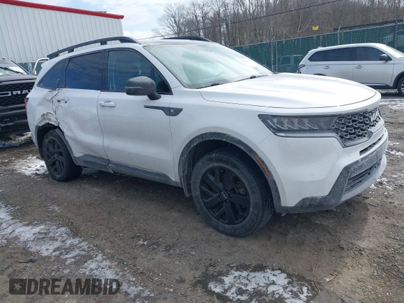 2022 Kia Sorento X-Line S z VIN 5XYRLDLCXNG150954, wystawiony jako IAAI lot #41581664 z przebiegiem 52 382 mil mil oraz . Historia ofert i sprzedaży dostępna na DreamBid. Obrazek 1.