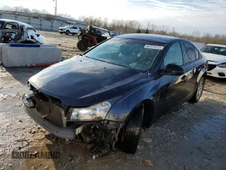 2015 Chevrolet Cruze LS z VIN 1G1PA5SH3F7198593, wystawiony jako Copart lot #45586285 z przebiegiem 147 214 mil mil oraz Nie do naprawy • Non repairable. Historia ofert i sprzedaży dostępna na DreamBid. Obrazek 1.