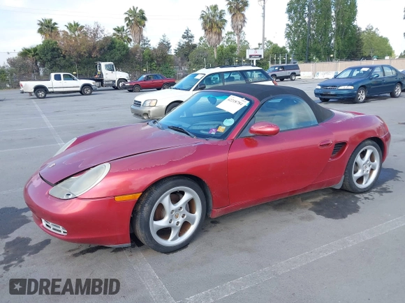2002 Porsche Boxster z VIN WP0CA29842U621669, wystawiony jako IAAI lot #42218784 z przebiegiem 109 578 mil mil oraz . Historia ofert i sprzedaży dostępna na DreamBid. Obrazek 2.