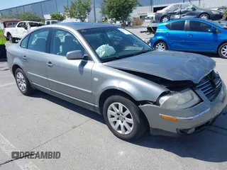 2003 Volkswagen Passat GLS z VIN WVWPD63B93P045100, wystawiony jako IAAI lot #42349064 z przebiegiem 173 929 mil mil oraz . Historia ofert i sprzedaży dostępna na DreamBid. Obrazek 1.