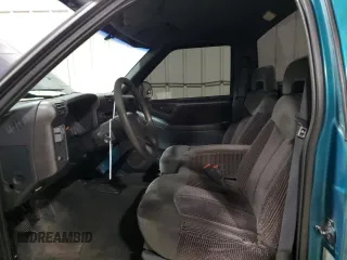 1994 GMC Sonoma with VIN 1GTCS1441RK520655, listed as a Copart auction lot 49956605 with 109,399 mi miles and Salvage Title. Bid and sale history available at DreamBid. Image 7.