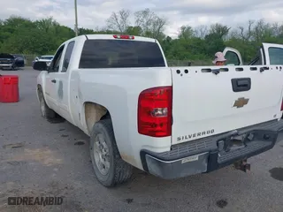 2007 Chevrolet Silverado 1500 LT w/1LT with VIN 1GCEC19J27Z529776, listed as a IAAI auction lot 42041689 with 178,252 mi miles. Bid and sale history available at carsss.com. Image 3.