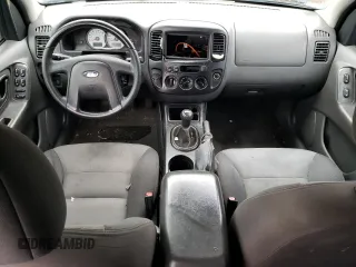 2005 Ford Escape XLS Value с VIN 1FMYU02Z35KA37621, выставлен на аукционе Copart как лот 44817004 с пробегом Не указан миль и Списание • Salvage title. История ставок и продаж доступна на DreamBid. Изображение 8.