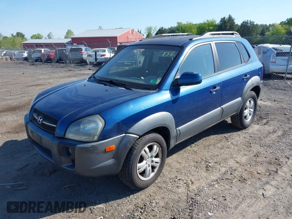 2008 Hyundai Tucson SE with VIN KM8JN12D48U860172, listed as a IAAI auction lot 42152650 with 220,573 mi miles. Bid and sale history available at carsss.com. Image 2.