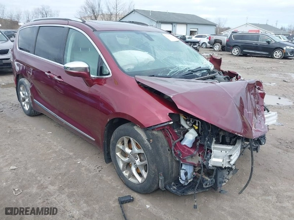 2017 Chrysler Pacifica Limited with VIN 2C4RC1GG1HR509569, listed as a IAAI auction lot 41807694 with 204,340 mi miles. Bid and sale history available at carsss.com. Image 1.