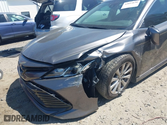 2019 Toyota Camry LE z VIN 4T1B11HK4KU797720, wystawiony jako IAAI lot #42053830 z przebiegiem 102 558 mil mil oraz . Historia ofert i sprzedaży dostępna na DreamBid. Obrazek 6.