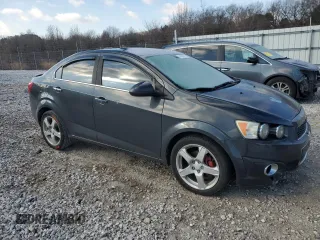2015 Chevrolet Sonic LTZ z VIN 1G1JE5SB5F4106391, wystawiony jako Copart lot #41699175 z przebiegiem 113 683 mil mil oraz Szkoda całkowita • Salvage title. Historia ofert i sprzedaży dostępna na DreamBid. Obrazek 4.