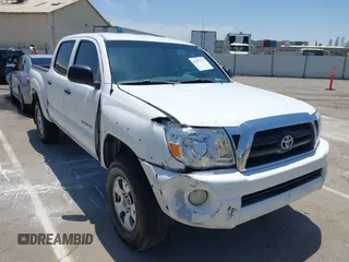 2006 Toyota Tacoma PreRunner z VIN 5TEJU62NX6Z280491, wystawiony jako IAAI lot #42577274 z przebiegiem 286 996 mil mil oraz . Historia ofert i sprzedaży dostępna na DreamBid. Obrazek 1.