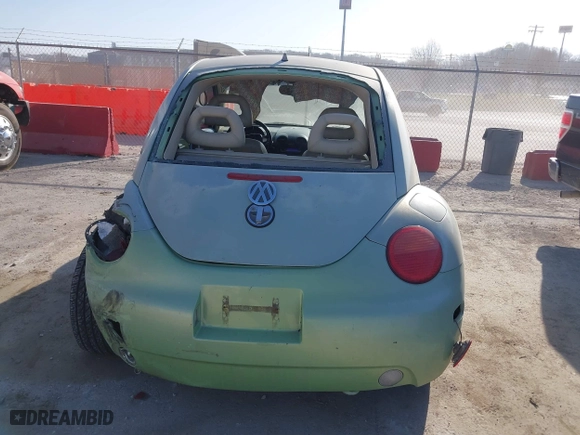 2000 Volkswagen New Beetle GLS with VIN 3VWCA21C0YM403254, listed as a IAAI auction lot 41806878 with 119,547 mi miles. Bid and sale history available at carsss.com. Image 17.
