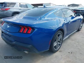 2024 Ford Mustang EcoBoost с VIN 1FA6P8TH0R5142067, выставлен на аукционе IAAI как лот 42338104 с пробегом 7 179 миль миль и . История ставок и продаж доступна на DreamBid. Изображение 4.