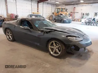 2011 Chevrolet Corvette 3LT z VIN 1G1YG2DW5B5105267, wystawiony jako IAAI lot #42105463 z przebiegiem 33 241 mil mil oraz . Historia ofert i sprzedaży dostępna na DreamBid. Obrazek 1.