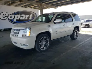 2013 Cadillac Escalade Premium z VIN 1GYS4CEF6DR240354, wystawiony jako Copart lot #57981635 z przebiegiem 120 582 mil mil oraz Szkoda całkowita • Salvage title. Historia ofert i sprzedaży dostępna na DreamBid. Obrazek 1.