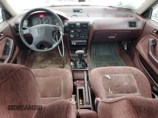 1993 Honda Accord z VIN 1HGCB7658PA174195, wystawiony jako Copart lot #79963544 z przebiegiem 157 911 mil mil oraz Czysty tytuł • Clean title. Historia ofert i sprzedaży dostępna na DreamBid. Obrazek 8.