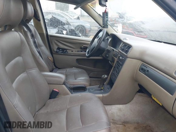 1998 Volvo S70 z VIN YV1LS5574W3526725, wystawiony jako IAAI lot #40676024 z przebiegiem 241 558 mil mil oraz . Historia ofert i sprzedaży dostępna na DreamBid. Obrazek 5.