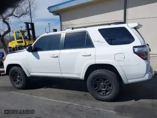 2018 Toyota 4Runner SR5 with VIN JTEBU5JR8J5543622, listed as a IAAI auction lot 41770031 with 101,272 mi miles. Bid and sale history available at carsss.com. Image 14.
