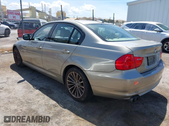 2009 BMW 3 Series 328i xDrive z VIN WBAPK53529A644875, wystawiony jako IAAI lot #42247084 z przebiegiem 158 903 mil mil oraz . Historia ofert i sprzedaży dostępna na DreamBid. Obrazek 3.