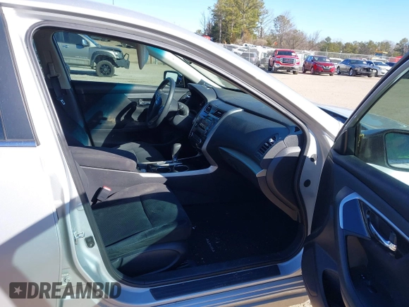 2014 Nissan Altima 2.5 S with VIN 1N4AL3AP3EC124848, listed as a IAAI auction lot 41406330 with 205,110 mi miles. Bid and sale history available at carsss.com. Image 5.