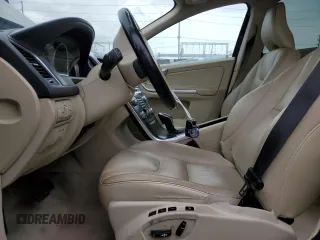 2015 Volvo XC60 T5 Drive-E Premier с VIN YV440MDK0F2636982, выставлен на аукционе Copart как лот 53581325 с пробегом 108 660 миль миль и Списание • Salvage title. История ставок и продаж доступна на DreamBid. Изображение 7.
