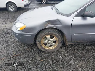 2006 Ford Taurus SE with VIN 1FAFP53U26A233114, listed as a IAAI auction lot 41850941 with 189,782 mi miles. Bid and sale history available at carsss.com. Image 6.