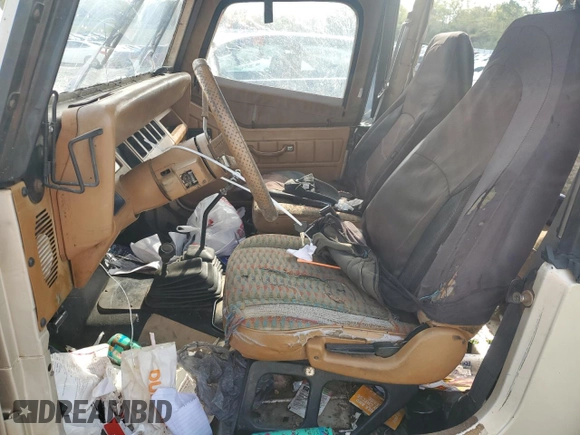 1995 Jeep Wrangler S with VIN 1J4FY19P0SP267541, listed as a Copart auction lot 48353564 with 153,985 mi miles and Salvage Title. Bid and sale history available at carsss.com. Image 7.