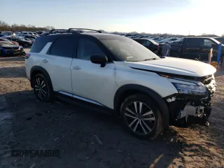 2023 Nissan Pathfinder Platinum z VIN 5N1DR3DH1PC234483, wystawiony jako Copart lot #43508515 z przebiegiem 33 399 mil mil oraz Szkoda całkowita • Salvage title. Historia ofert i sprzedaży dostępna na DreamBid. Obrazek 4.