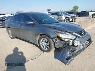 2017 Nissan Altima S z VIN 1N4AL3AP0HN331366, wystawiony jako IAAI lot #42214276 z przebiegiem 135 813 mil mil oraz . Historia ofert i sprzedaży dostępna na DreamBid. Obrazek 1.