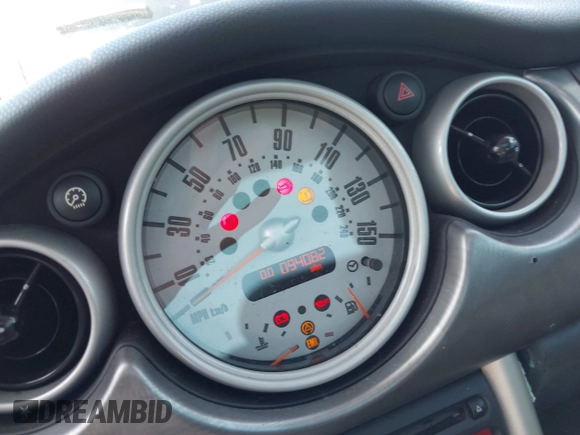2003 MINI Hardtop S z VIN WMWRE33443TD60271, wystawiony jako IAAI lot #42129529 z przebiegiem 94 082 mil mil oraz . Historia ofert i sprzedaży dostępna na DreamBid. Obrazek 7.