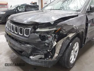 2024 Jeep Compass Latitude with VIN 3C4NJDBN1RT116956, listed as a IAAI auction lot 41390402 with 17,533 mi miles. Bid and sale history available at carsss.com. Image 6.