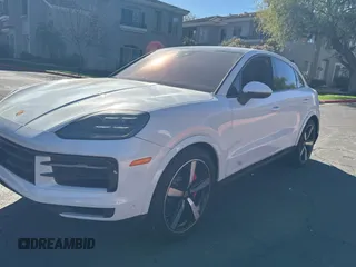 2024 Porsche Cayenne S z VIN WP1BL2AY8RDA60547, wystawiony jako Copart lot #87288544 z przebiegiem 1 442 mil mil oraz Czysty tytuł • Clean title. Historia ofert i sprzedaży dostępna na DreamBid. Obrazek 2.