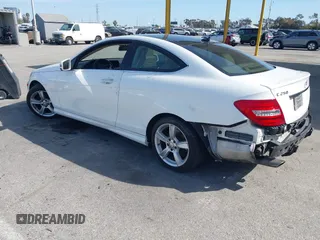 2015 Mercedes-Benz C 250 z VIN WDDGJ4HB5FG387742, wystawiony jako IAAI lot #41843773 z przebiegiem 77 548 mil mil oraz . Historia ofert i sprzedaży dostępna na DreamBid. Obrazek 3.
