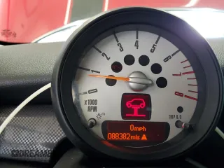 2011 MINI Hardtop S с VIN WMWSV3C59BTY20708, выставлен на аукционе Copart как лот 65652325 с пробегом 88 382 миль миль и Чистый • Clean title. История ставок и продаж доступна на DreamBid. Изображение 9.