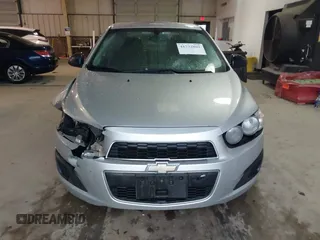 2016 Chevrolet Sonic LT z VIN 1G1JC5SH0G4138189, wystawiony jako IAAI lot #41732801 z przebiegiem 160 903 mil mil oraz . Historia ofert i sprzedaży dostępna na DreamBid. Obrazek 12.