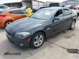 2013 BMW 5 Series 528i xDrive z VIN WBAXH5C55DD109674, wystawiony jako IAAI lot #41944084 z przebiegiem 132 074 mil mil oraz . Historia ofert i sprzedaży dostępna na DreamBid. Obrazek 2.