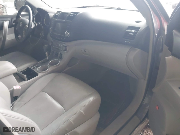 2008 Toyota Highlander Sport with VIN JTEDS43A882041821, listed as a IAAI auction lot 41981082 with 252,993 mi miles. Bid and sale history available at carsss.com. Image 5.