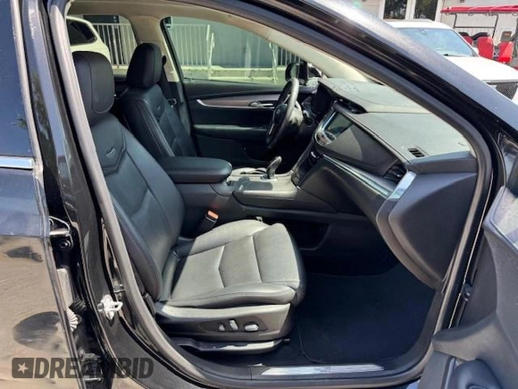 2018 Cadillac XT5 Premium Luxury FWD z VIN 1GYKNERS6JZ139813, wystawiony jako Copart lot #57681285 z przebiegiem 96 567 mil mil oraz Nie do naprawy. Historia ofert i sprzedaży dostępna na DreamBid. Obrazek 7.