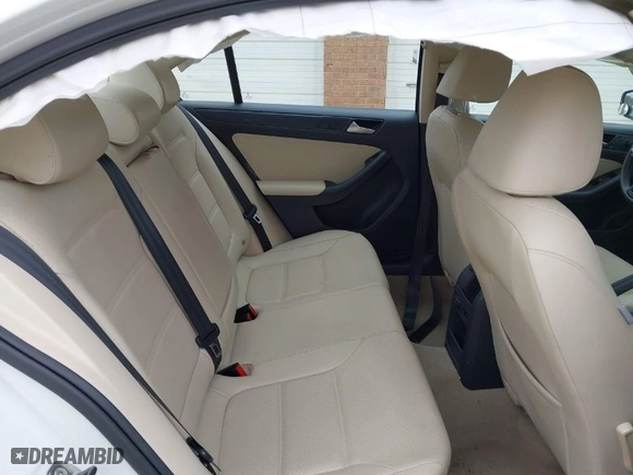 2014 Volkswagen Jetta Sedan SE with VIN 3VWD17AJ5EM417422, listed as a IAAI auction lot 41688051 with 80,682 mi miles. Bid and sale history available at carsss.com. Image 8.