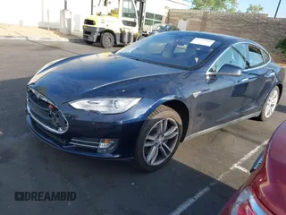 2014 Tesla Model S 60 z VIN 5YJSA1H11EFP30596, wystawiony jako IAAI lot #42235901 z przebiegiem 143 837 mil mil oraz . Historia ofert i sprzedaży dostępna na DreamBid. Obrazek 23.