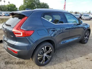 2022 Volvo XC40 Inscription z VIN YV4162UL0N2787155, wystawiony jako Copart lot #49329705 z przebiegiem Nie podano mil oraz Szkoda całkowita • Salvage title. Historia ofert i sprzedaży dostępna na DreamBid. Obrazek 3.
